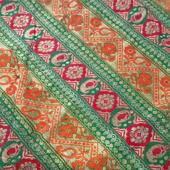 Unique Gorgeous Silk Green Patchwork Batik Bedspread / Tapestry from India - Picture 12 of 14